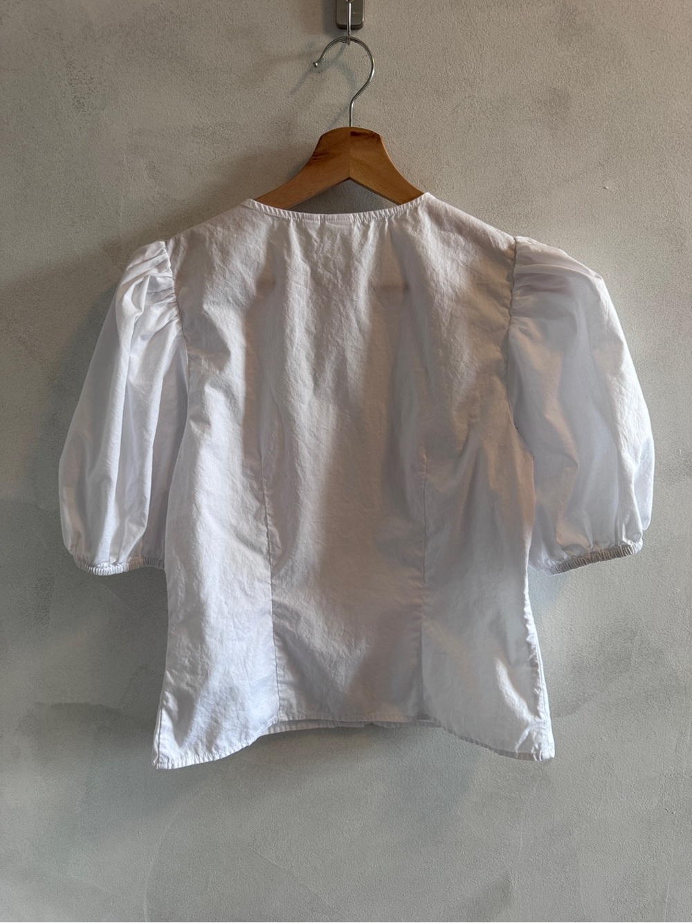 GAP - Women’s White Button-Up Blouse with Puff Sleeves - Picture 5 of 6